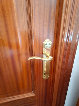 Puerta interior madera maciza