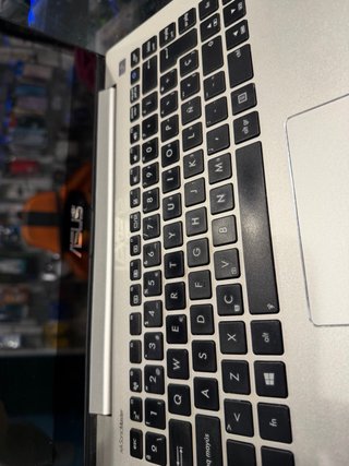 Portátil Asus Intel Core i3