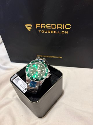 Reloj Frederic Verde y Plateado
