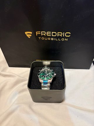 Reloj Frederic Verde y Plateado