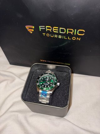 Reloj Frederic Verde y Plateado