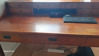 Escritorio de madera de teca
