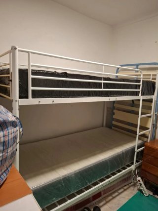 Letto a castello in metallo bianco