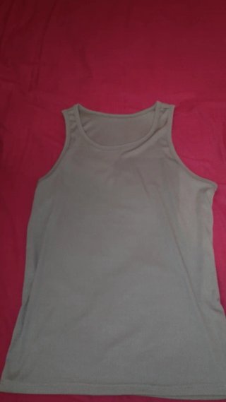 Camiseta de tirantes beige