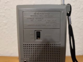 Radio Portátil Sanyo Plata y Negro