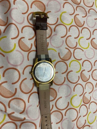 Reloj Burberry Dorado y Multicolor