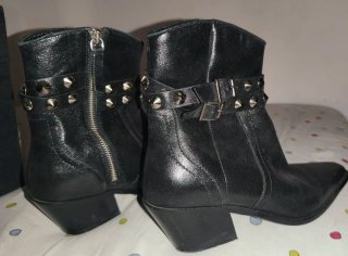 Botines negros tachuelas talla 38