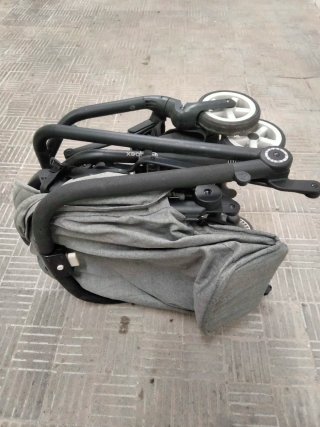 Carro de bebé Cybex gris