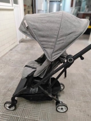 Carro de bebé Cybex gris