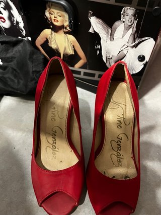 Zapatos de tacón Tina Gonzalez rojos