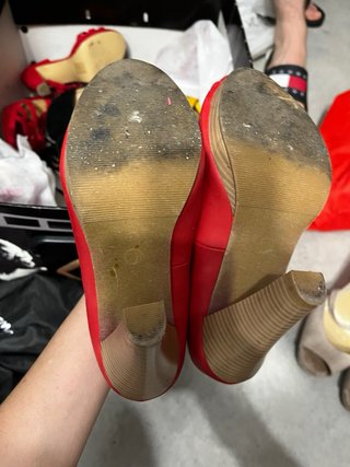 Zapatos de tacón Tina Gonzalez rojos