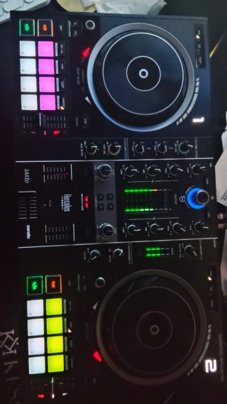 Controladora DJ Hercules Impulse 500 Negra