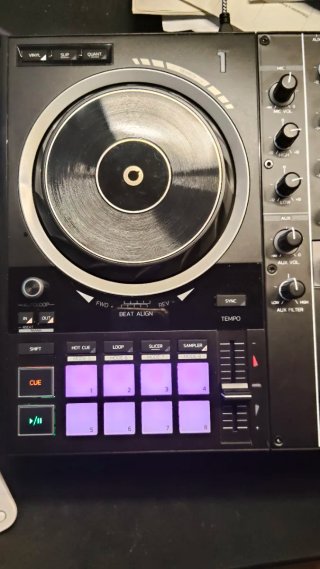 Controladora DJ Hercules Impulse 500 Negra