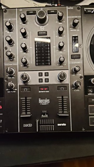 Controladora DJ Hercules Impulse 500 Negra