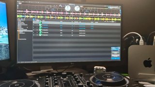 Controladora DJ Hercules Impulse 500 Negra