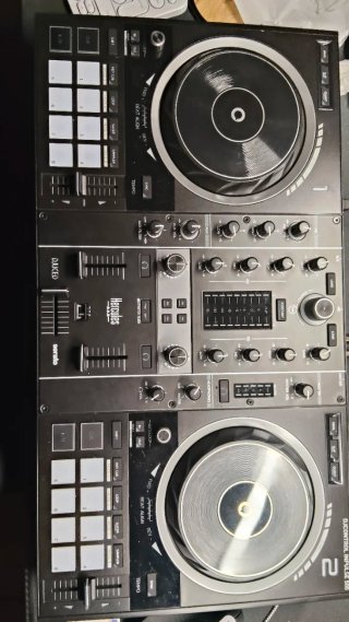Controladora DJ Hercules Impulse 500 Negra