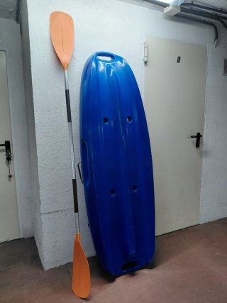 Kayak infantil individual rígido, remo y asiento.