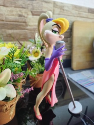 Figura Lola Bunny Cantante