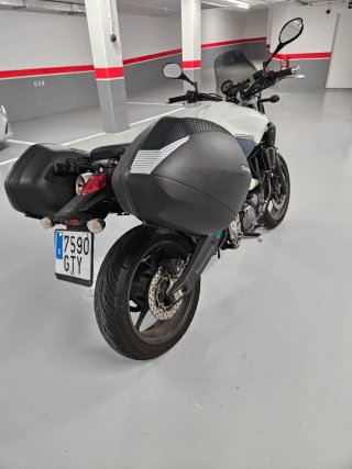 Yamaha MT-03 Naked Blanca y Negra