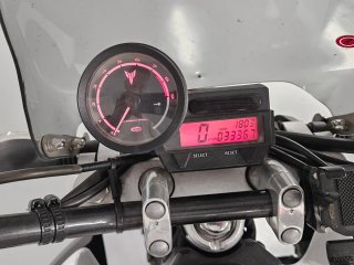 Yamaha MT-03 Naked Blanca y Negra