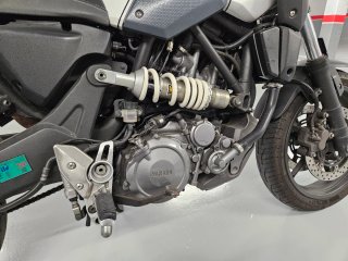Yamaha MT-03 Naked Blanca y Negra