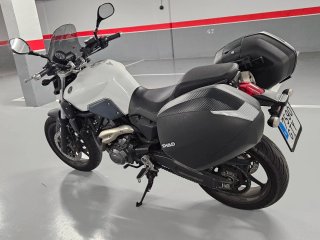 Yamaha MT-03 Naked Blanca y Negra