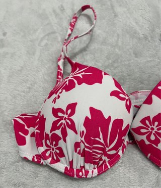 Bikini floral rosa y blanco