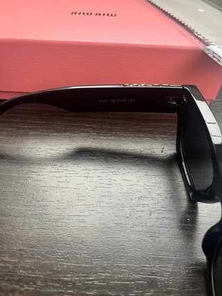 Gafas de sol Miu Miu negras