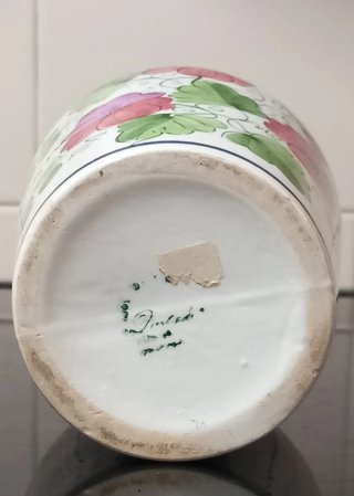 Jarrón antiguo firmado flores pintadas
