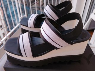 Sandalias Replay Tiras Goma Cuña Negras Blancas