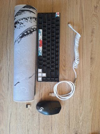 Setup Gaming ,PC con Teclado  Ratón y monitor