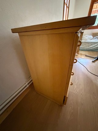 Scrivania in legno con cassetti