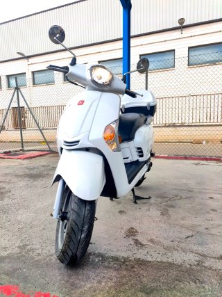 Kymco Like 50 cc Scooter Blanca