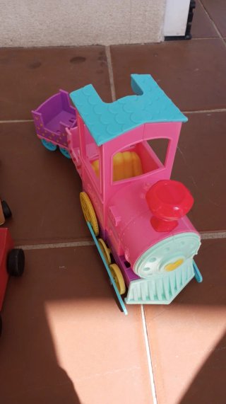 Lote juguetes trenes y muñecas