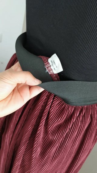 falda midi plisada burdeos con cintura elástica S