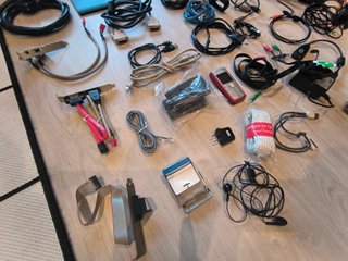 Surtido de cables y otros