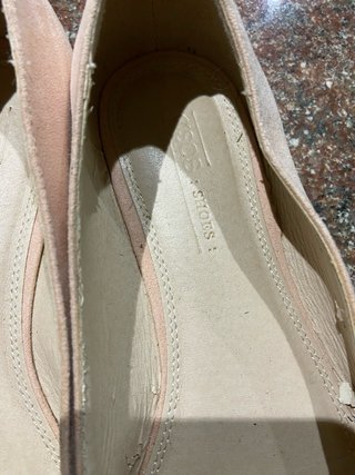Zapatos rosa palo con detalle de flecos