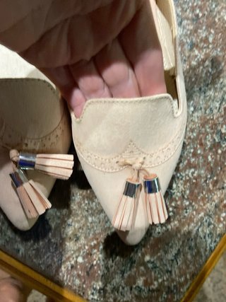 Zapatos rosa palo con detalle de flecos