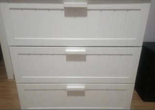 Cómoda de madera blanca