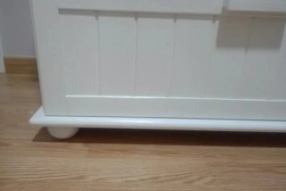 Cómoda de madera blanca