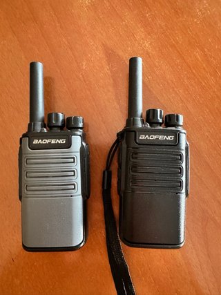 Cinco modelos en pateja. Walkie Talkies Baofeng.
