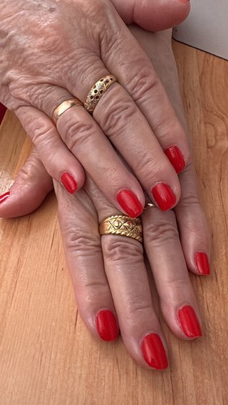 Manicura y pedicura francesa