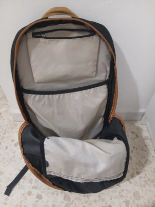 Mochila Quechua Negra y Marrón