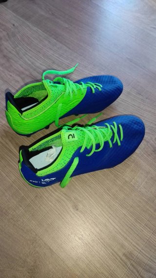 Botas de fútbol Viraltto talla 39