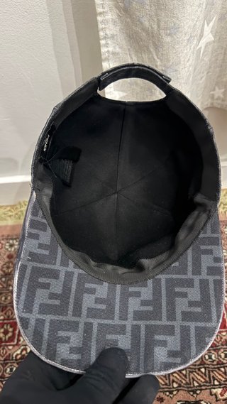 Gorra Fendi FF Negra y Gris