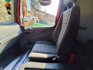 Mercedes-Benz 816 Camión con Rampa Elevadora7500kg