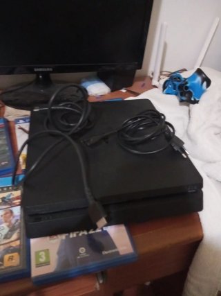 PS4 Slim 500GB + 2 Mandos