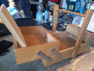 Scatola portaoggetti in legno con manico