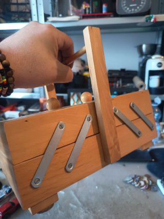 Scatola portaoggetti in legno con manico