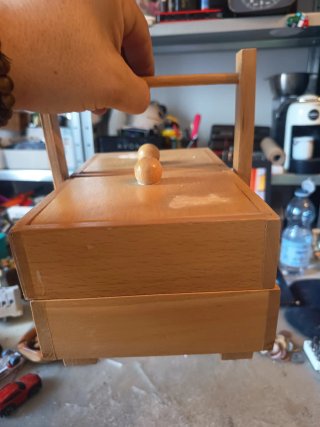 Scatola portaoggetti in legno con manico
